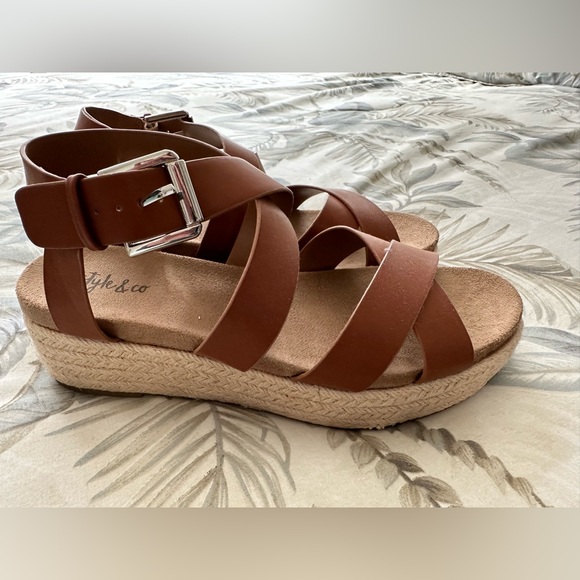 Sandals - Picture 3 of 4